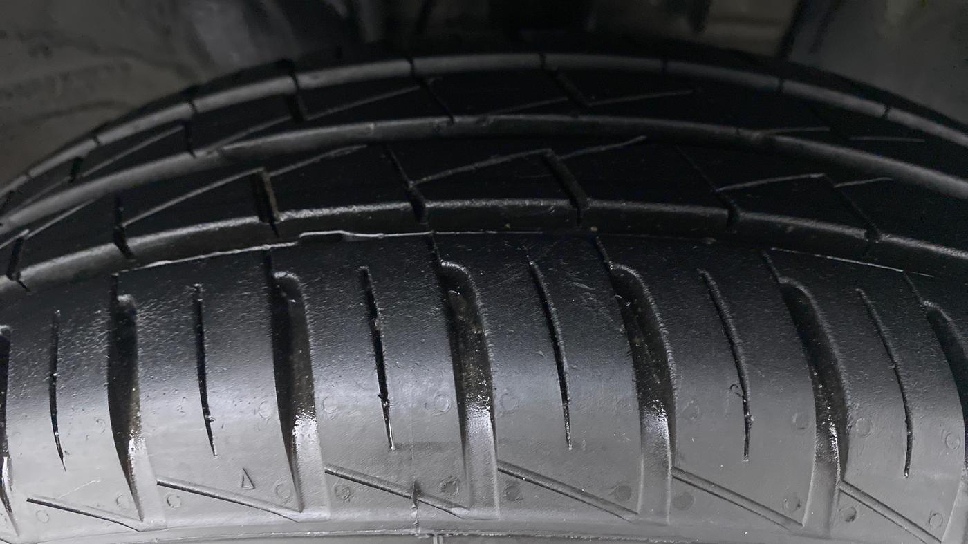 2021 Renault Kwid RXL, Petrol, Manual, 2,726 km, Right Front Tyre Tread