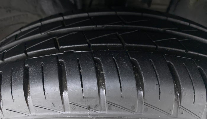 2021 Renault Kwid RXL, Petrol, Manual, 2,726 km, Right Front Tyre Tread
