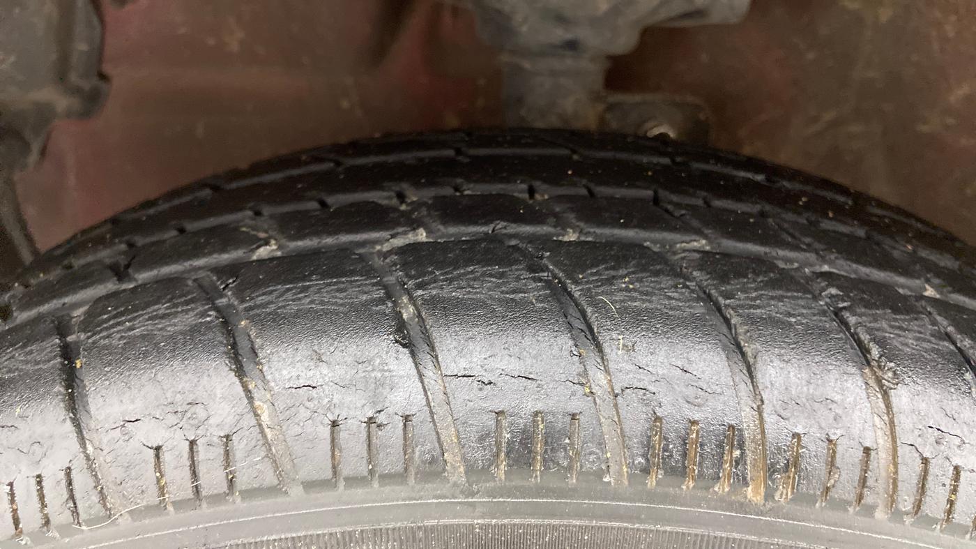 2014 Maruti Celerio VXI AMT, Petrol, Automatic, 27,921 km, Left Front Tyre Tread