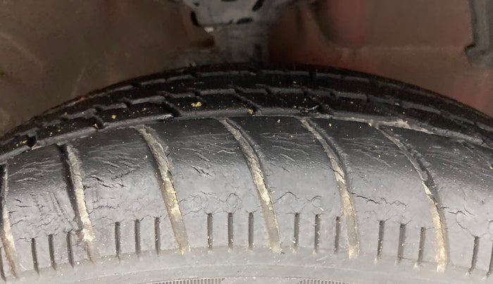 2014 Maruti Celerio VXI AMT, Petrol, Automatic, 27,921 km, Right Front Tyre Tread