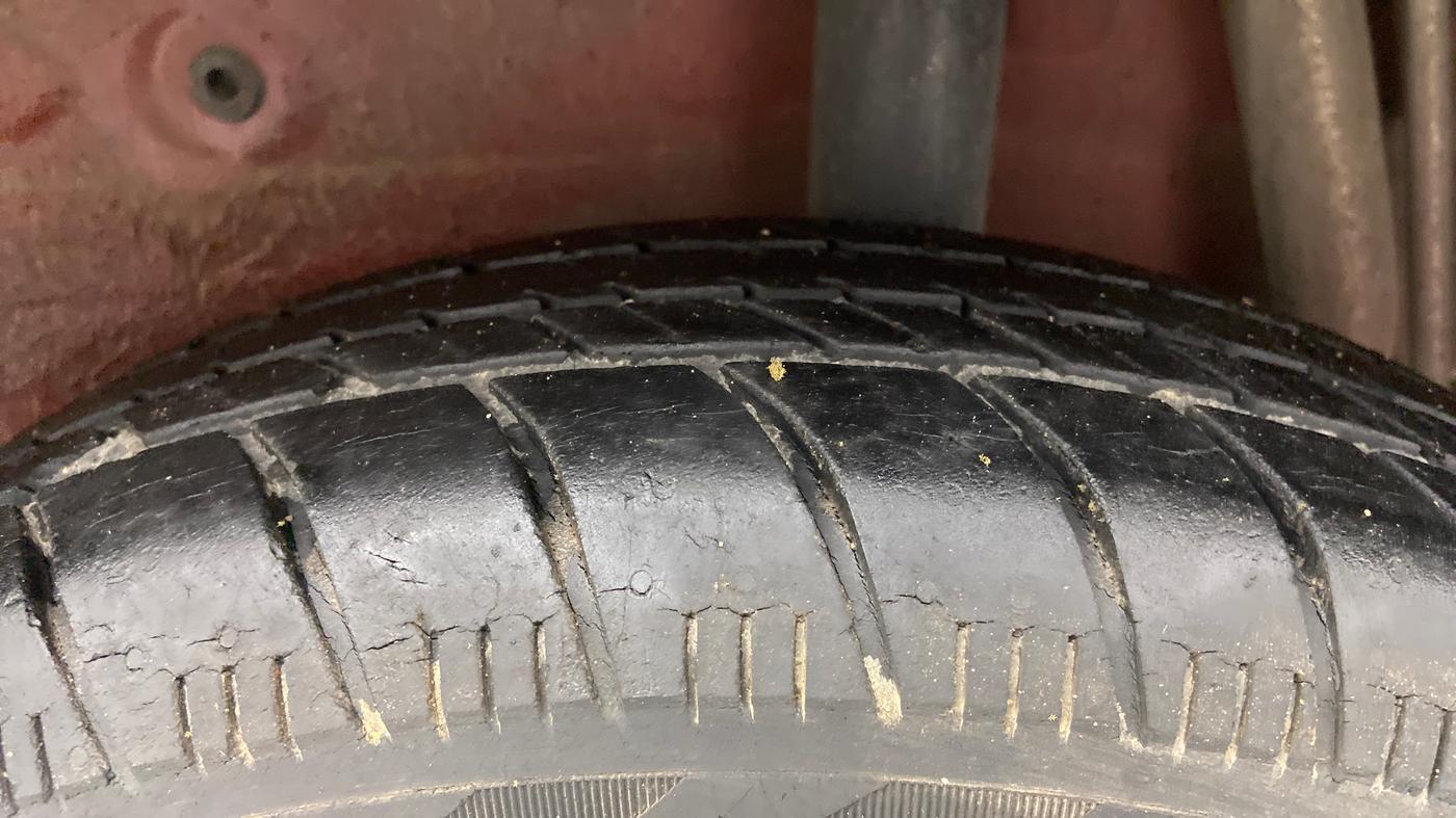 2014 Maruti Celerio VXI AMT, Petrol, Automatic, 27,921 km, Left Rear Tyre Tread