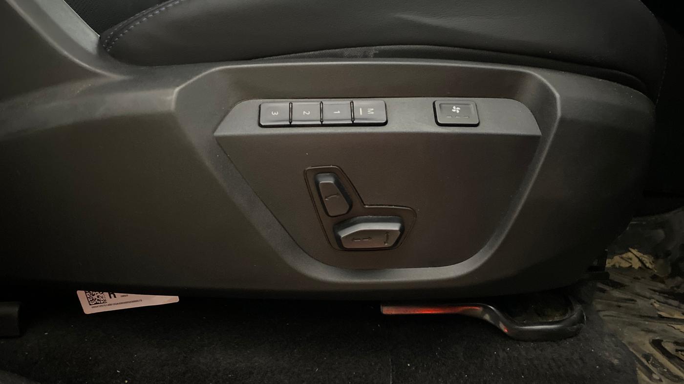 2023 Tata Safari XZA PLUS O DARK EDITION, Diesel, Automatic, 47,345 km, Driver Side Adjustment Panel
