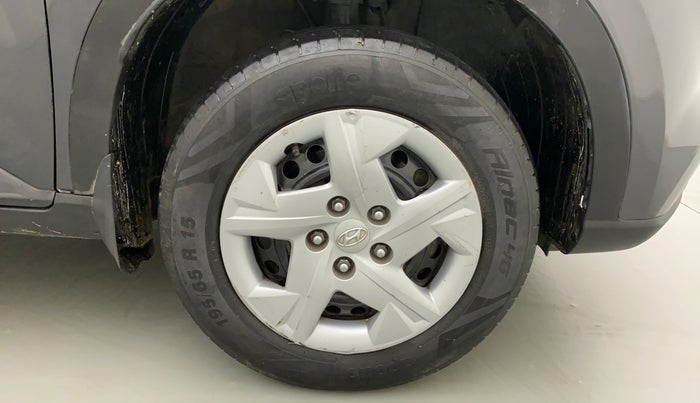 2021 Hyundai VENUE S 1.2, Petrol, Manual, 45,656 km, Right Front Wheel