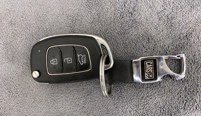 2021 Hyundai VENUE S 1.2, Petrol, Manual, 45,656 km, Key Close Up