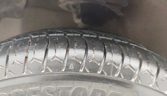 2014 Hyundai Eon ERA +, Petrol, Manual, 52,136 km, Left Front Tyre Tread