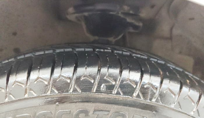 2014 Hyundai Eon ERA +, Petrol, Manual, 52,136 km, Right Front Tyre Tread