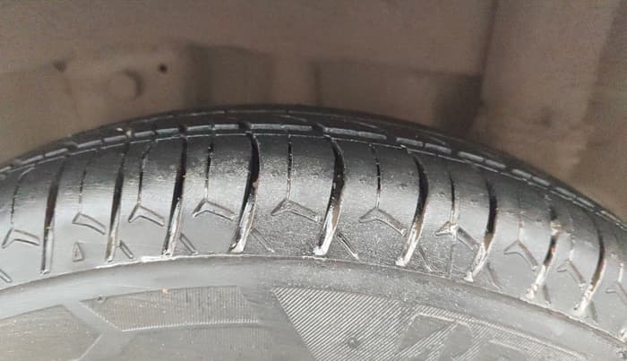 2014 Hyundai Eon ERA +, Petrol, Manual, 52,136 km, Left Rear Tyre Tread