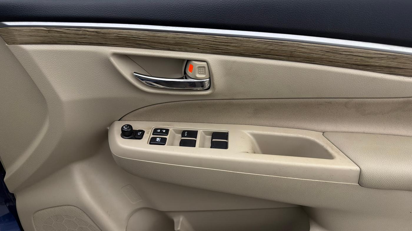 2021 Maruti Ciaz ZETA 1.5 SHVS MT PETROL, Petrol, Manual, 68,314 km, Driver Side Door Panels Control