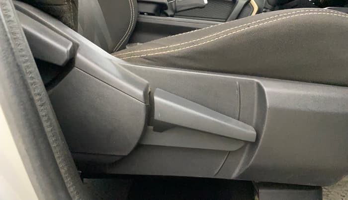 2021 Renault Kiger RXT AMT, Petrol, Automatic, 41,063 km, Driver Side Adjustment Panel
