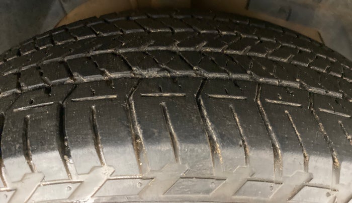 2018 Mahindra XUV500 W7 FWD, Diesel, Manual, 29,409 km, Right Front Tyre Tread