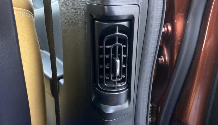 2018 Mahindra XUV500 W7 FWD, Diesel, Manual, 29,409 km, Rear AC Vents