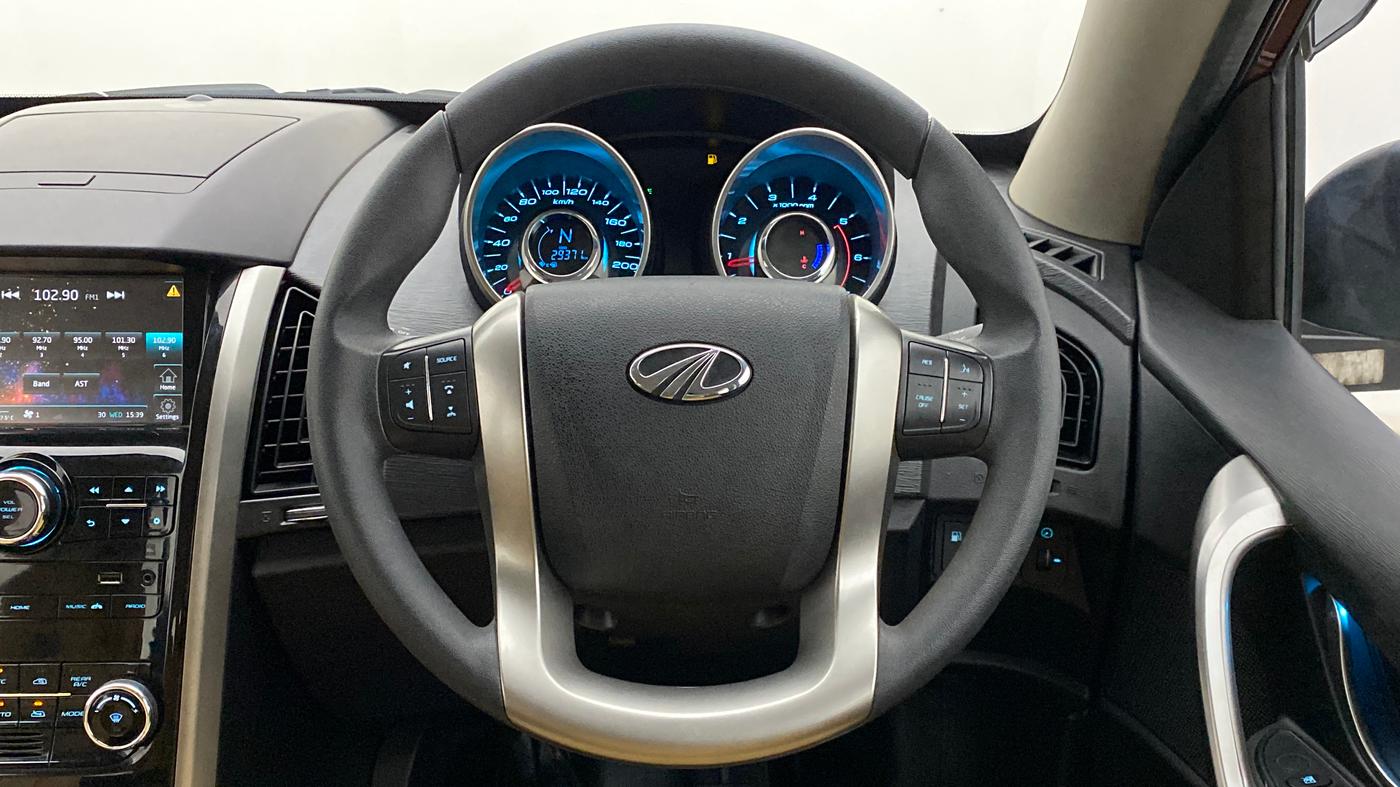 2018 Mahindra XUV500 W7 FWD, Diesel, Manual, 29,409 km, Steering Wheel Close Up