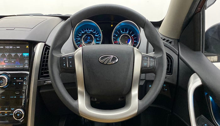 2018 Mahindra XUV500 W7 FWD, Diesel, Manual, 29,409 km, Steering Wheel Close Up