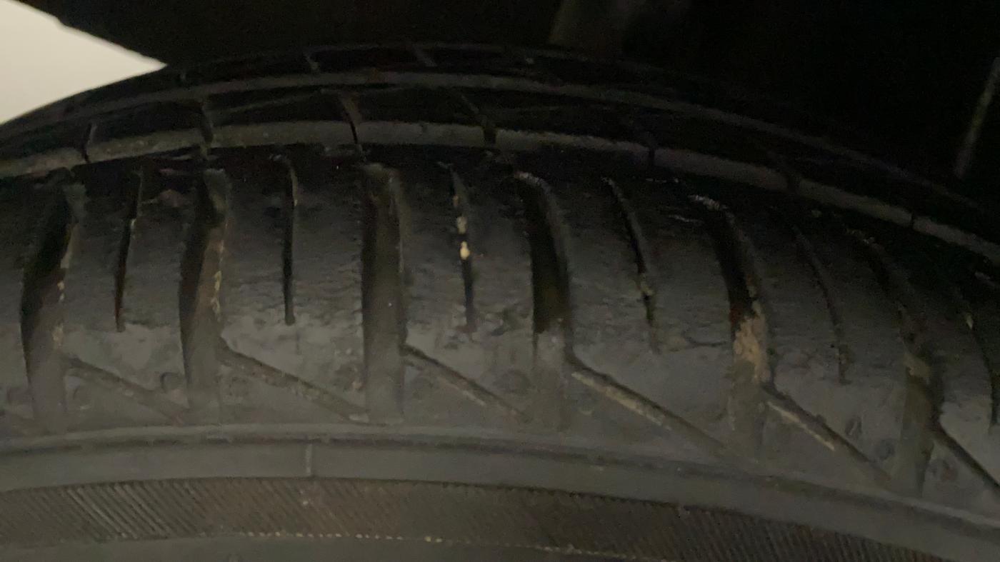 2019 Renault Kwid CLIMBER 1.0 AMT (O), Petrol, Automatic, 37,940 km, Left Front Tyre Tread