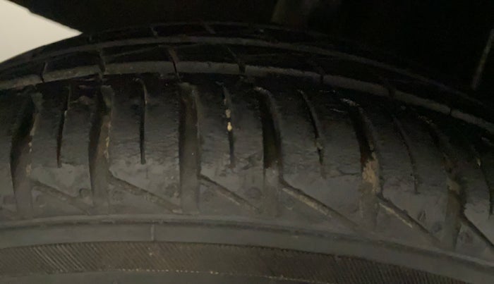 2019 Renault Kwid CLIMBER 1.0 AMT (O), Petrol, Automatic, 37,940 km, Left Front Tyre Tread
