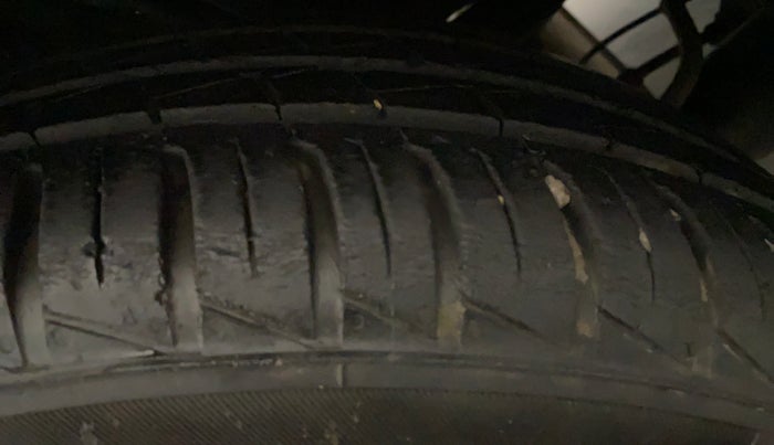 2019 Renault Kwid CLIMBER 1.0 AMT (O), Petrol, Automatic, 37,940 km, Left Rear Tyre Tread
