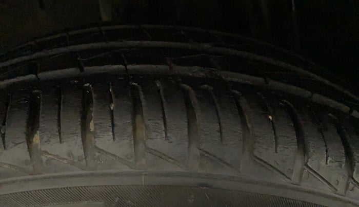 2019 Renault Kwid CLIMBER 1.0 AMT (O), Petrol, Automatic, 37,940 km, Right Rear Tyre Tread