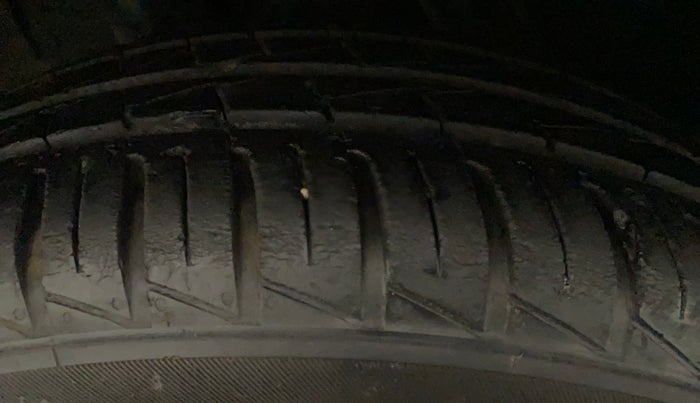 2019 Renault Kwid CLIMBER 1.0 AMT (O), Petrol, Automatic, 37,940 km, Right Front Tyre Tread