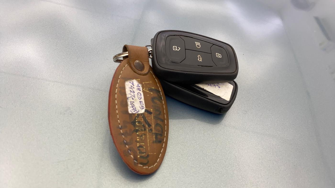 2021 Tata PUNCH CREATIVE  MT, Petrol, Manual, 4,054 km, Key Close Up