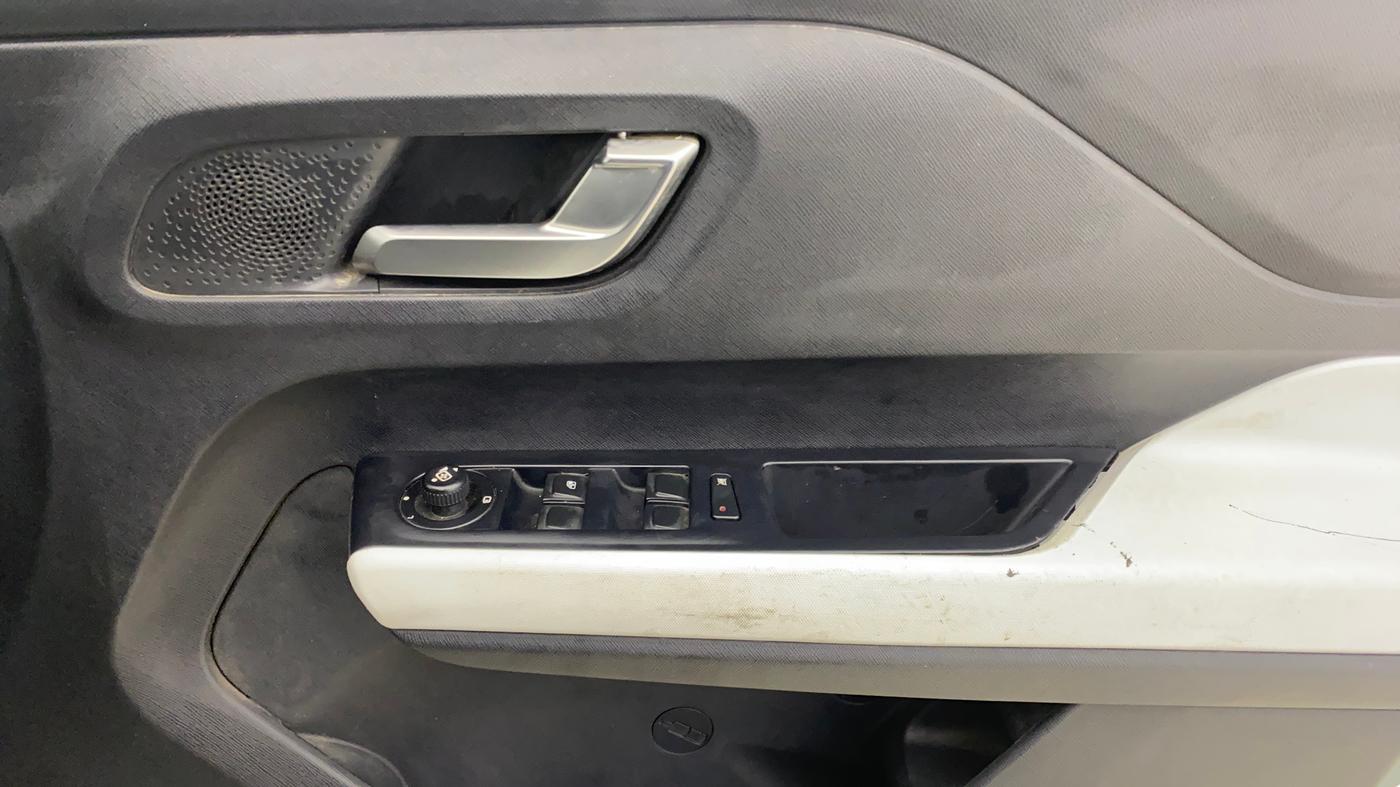 2021 Tata PUNCH CREATIVE  MT, Petrol, Manual, 4,054 km, Driver Side Door Panels Control