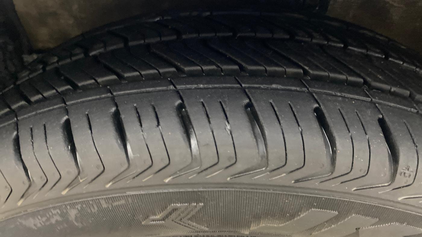 2015 Maruti Celerio VXI AMT, Petrol, Automatic, 85,826 km, Left Front Tyre Tread