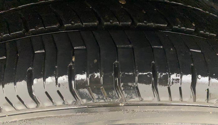 2016 Hyundai Creta SX PLUS AT 1.6 DIESEL, Diesel, Automatic, 1,48,650 km, Right Rear Tyre Tread