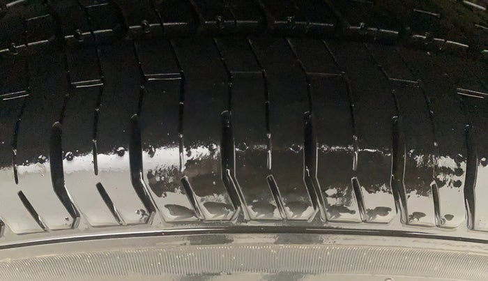 2016 Hyundai Creta SX PLUS AT 1.6 DIESEL, Diesel, Automatic, 1,48,650 km, Left Rear Tyre Tread