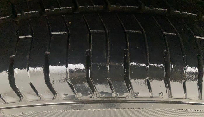 2016 Hyundai Creta SX PLUS AT 1.6 DIESEL, Diesel, Automatic, 1,48,650 km, Left Front Tyre Tread