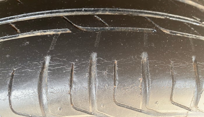 2018 Tata NEXON XMA PETROL, Petrol, Automatic, 52,519 km, Right Rear Tyre Tread