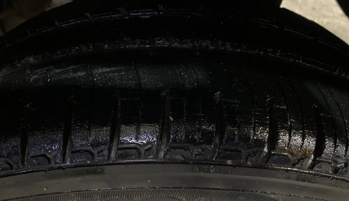 2016 Mahindra Kuv100 K4 D 6 STR, Diesel, Manual, 75,265 km, Left Rear Tyre Tread