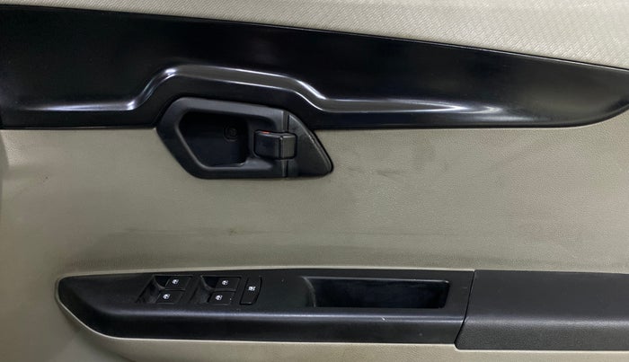 2016 Mahindra Kuv100 K4 D 6 STR, Diesel, Manual, 75,265 km, Driver Side Door Panels Control