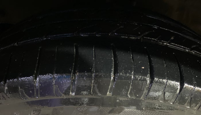 2016 Mahindra Kuv100 K4 D 6 STR, Diesel, Manual, 75,265 km, Left Front Tyre Tread