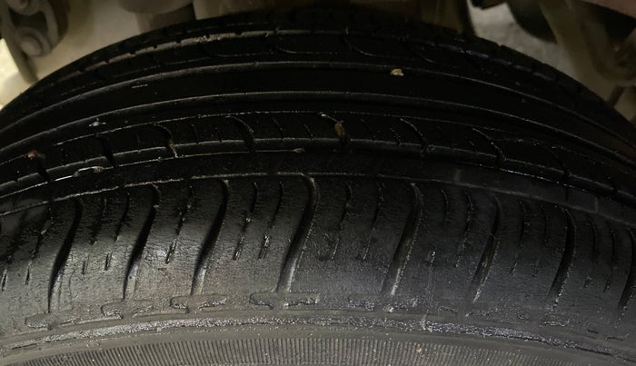 2016 Mahindra Kuv100 K4 D 6 STR, Diesel, Manual, 75,265 km, Right Rear Tyre Tread