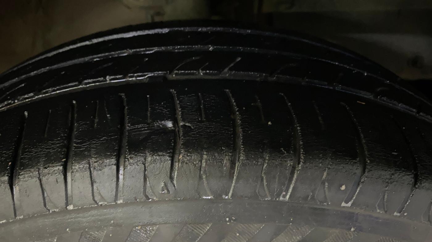 2016 Mahindra Kuv100 K4 D 6 STR, Diesel, Manual, 75,265 km, Right Front Tyre Tread