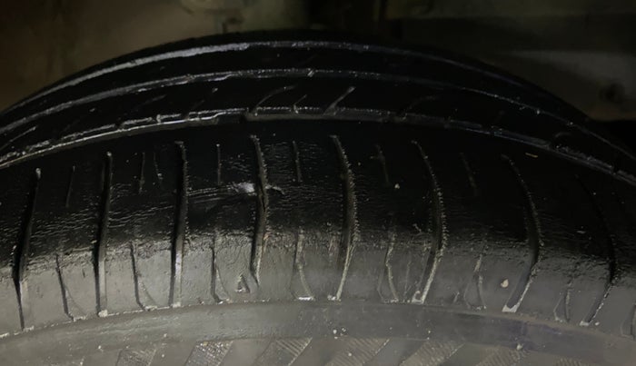 2016 Mahindra Kuv100 K4 D 6 STR, Diesel, Manual, 75,265 km, Right Front Tyre Tread