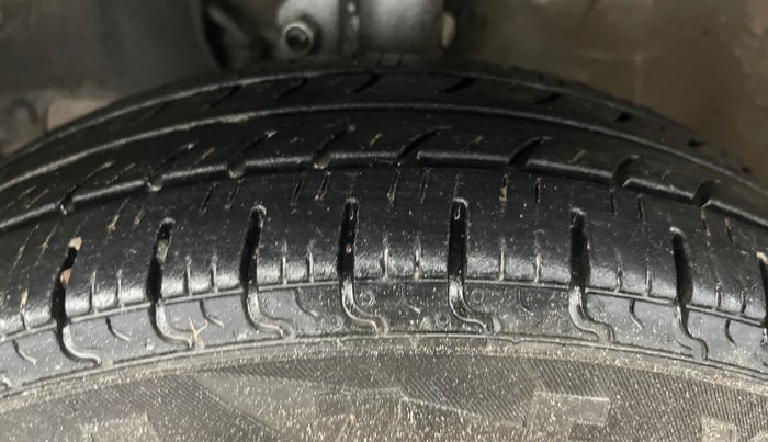 2021 Maruti New Wagon-R LXI CNG 1.0, CNG, Manual, 80,371 km, Left Front Tyre Tread