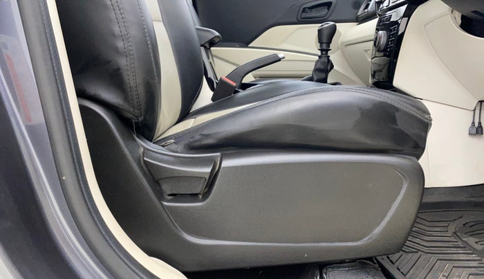 2024 Mahindra XUV 3XO MX1 1.2 L TCMPFi, Petrol, Manual, 6,906 km, Driver Side Adjustment Panel