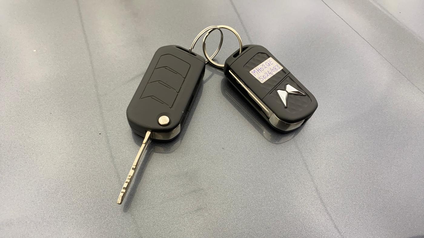 2024 Mahindra XUV 3XO MX1 1.2 L TCMPFi, Petrol, Manual, 6,906 km, Key Close Up