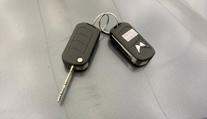 2024 Mahindra XUV 3XO MX1 1.2 L TCMPFi, Petrol, Manual, 6,906 km, Key Close Up