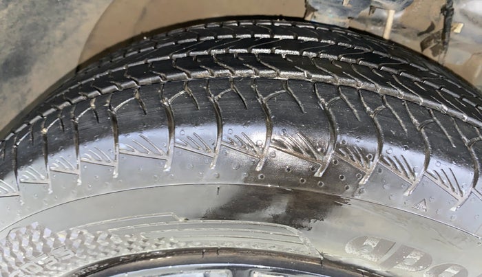 2024 Mahindra XUV 3XO MX1 1.2 L TCMPFi, Petrol, Manual, 6,906 km, Right Front Tyre Tread