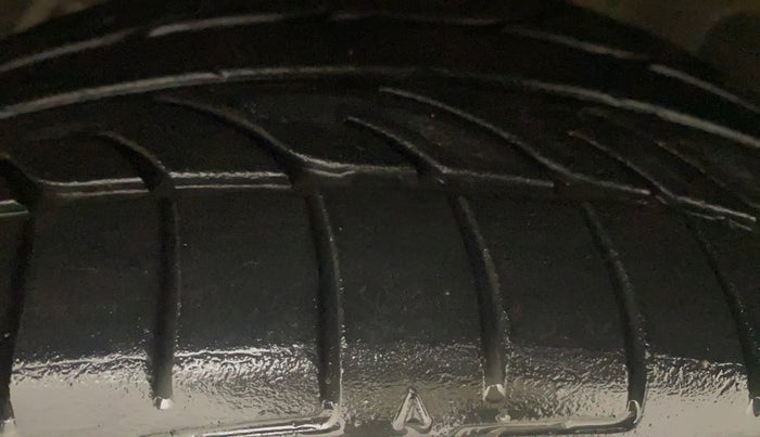 2019 Ford Ecosport TITANIUM 1.5L PETROL, Petrol, Manual, 1,00,313 km, Left Front Tyre Tread