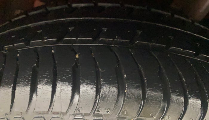 2019 Ford Ecosport TITANIUM 1.5L PETROL, Petrol, Manual, 1,00,313 km, Left Rear Tyre Tread