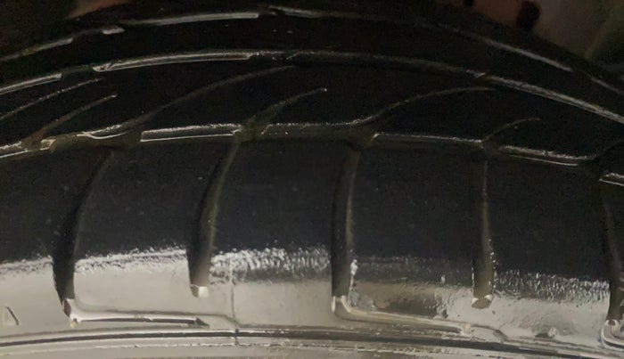 2019 Ford Ecosport TITANIUM 1.5L PETROL, Petrol, Manual, 1,00,313 km, Right Front Tyre Tread