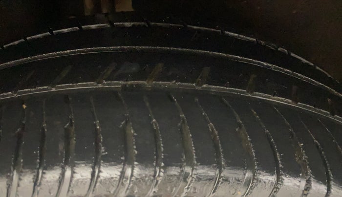 2019 Ford Ecosport TITANIUM 1.5L PETROL, Petrol, Manual, 1,00,313 km, Right Rear Tyre Tread