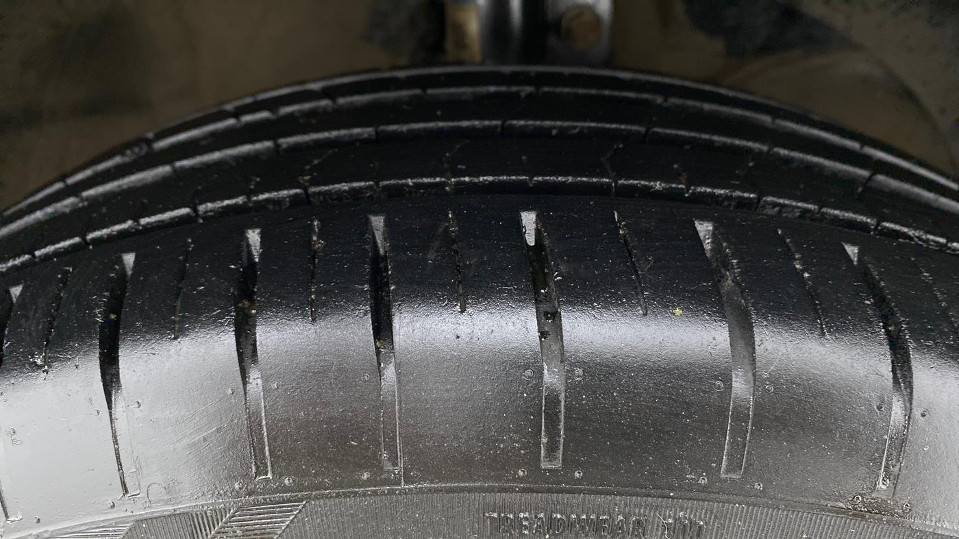 2022 Maruti Baleno DELTA PETROL 1.2, Petrol, Manual, 29,157 km, Right Front Tyre Tread