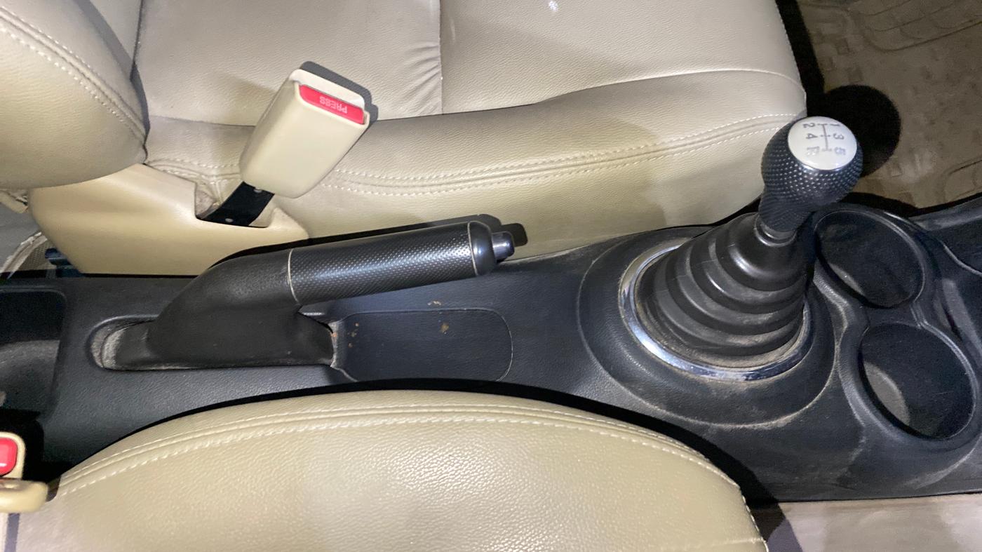 2014 Honda Amaze 1.2L I-VTEC S, Petrol, Manual, 60,182 km, Gear Lever