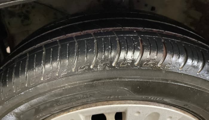 2014 Honda Amaze 1.2L I-VTEC S, Petrol, Manual, 60,182 km, Left Front Tyre Tread
