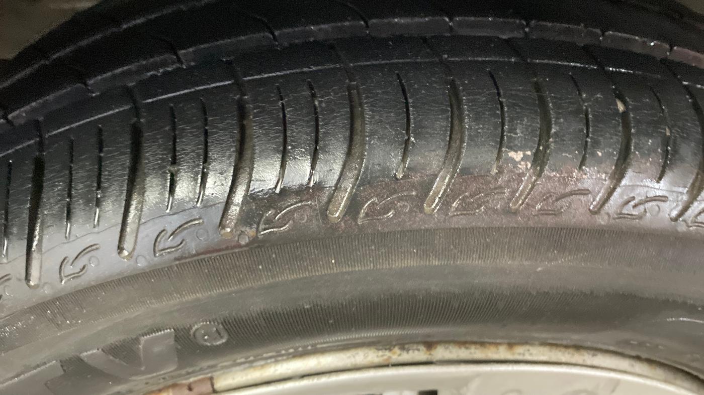 2014 Honda Amaze 1.2L I-VTEC S, Petrol, Manual, 60,182 km, Right Rear Tyre Tread