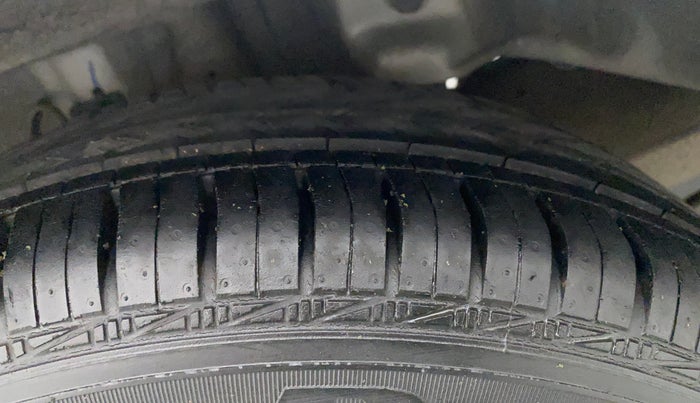 2017 Hyundai Eon MAGNA +, Petrol, Manual, 16,178 km, Right Rear Tyre Tread