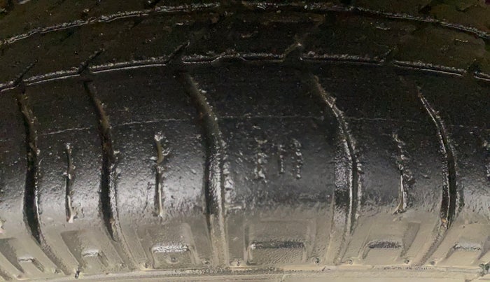 2021 Maruti Eeco 5 STR WITH A/C+HTR, Petrol, Manual, 17,227 km, Right Front Tyre Tread